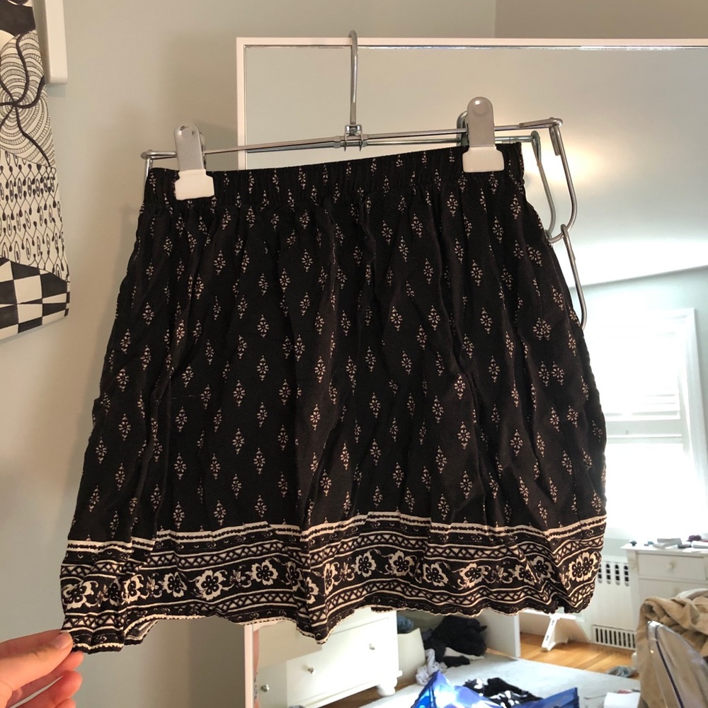 Hollister black and white skirt